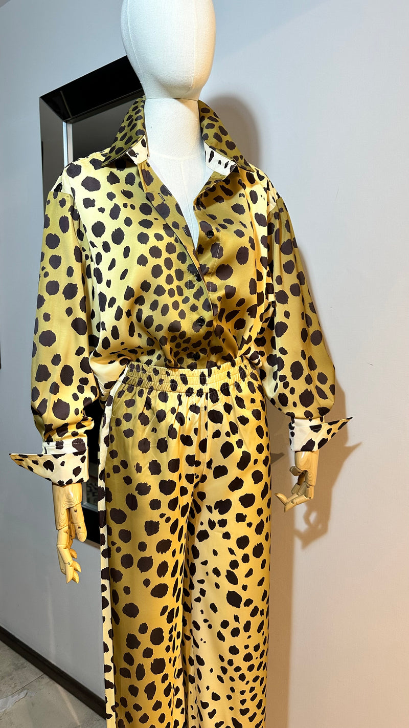 Traje animal print amarillo