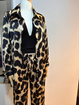 Traje animal print satin