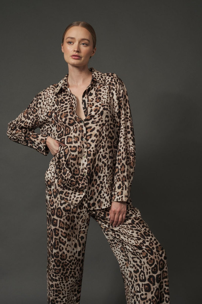 Traje animal print satin