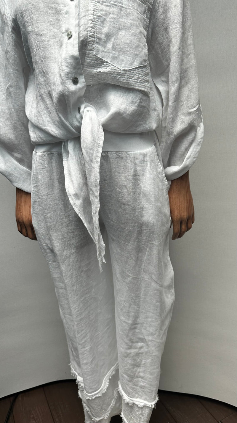 Traje bordado de lino